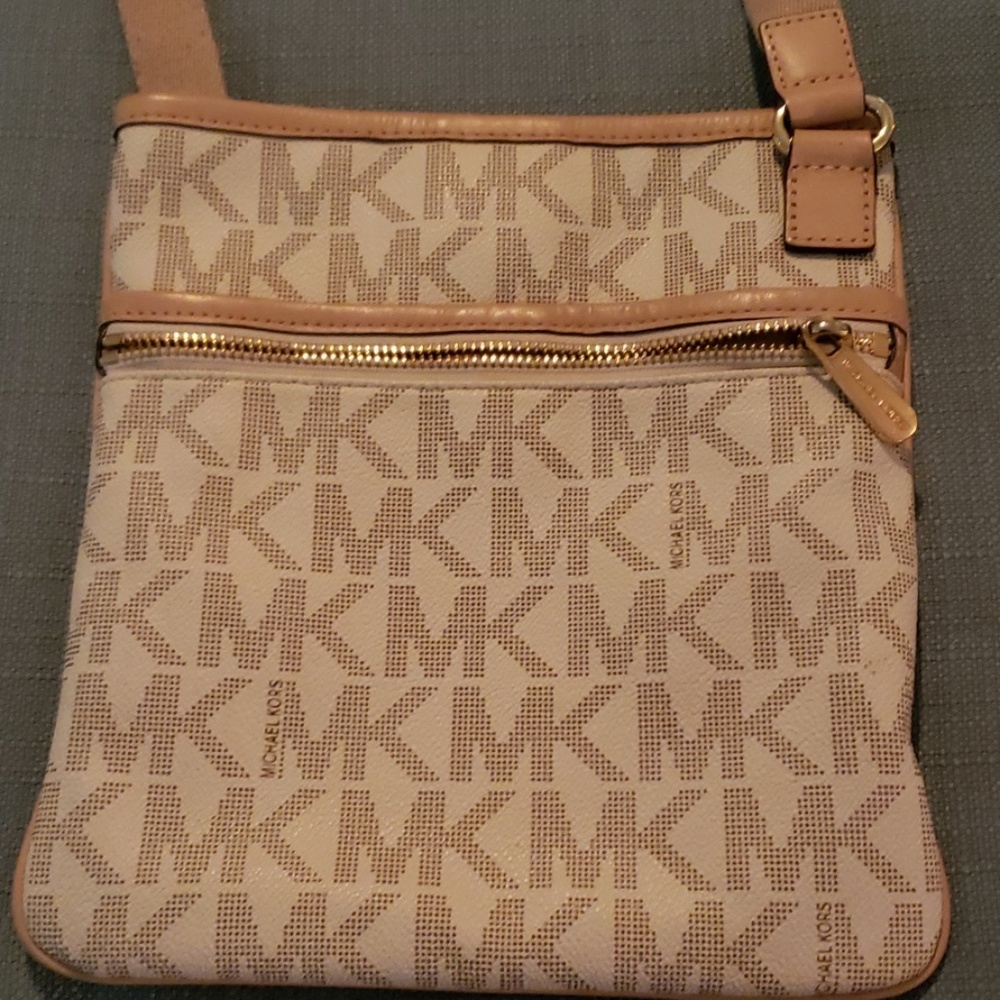 Awesome Michael Kors Crossbody